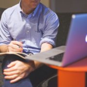 La sociedad holding como ahorro de costes y reunificación mercantil en la empresa familiar