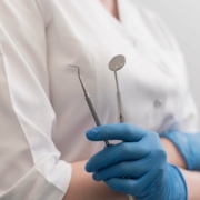 ¿Qué impuestos debe pagar una clínica dental?